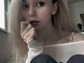 DarlineHoldness live webcam thumbnail