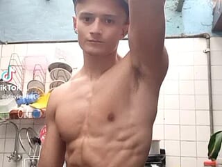 Davitfitnosuke live webcam thumbnail