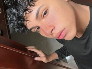 dani_angels__ live webcam thumbnail