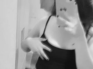 Debora9703 live webcam thumbnail