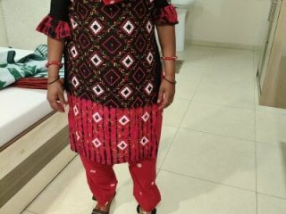 Desibhabhi82 live webcam thumbnail