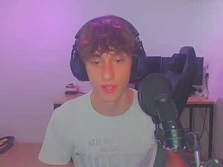 delanoboydg live webcam thumbnail