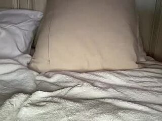 demetriartmodel live webcam thumbnail