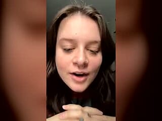demonmilfmilk live webcam thumbnail