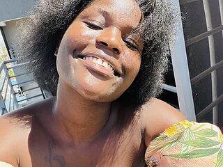 desires-chocolate live webcam thumbnail
