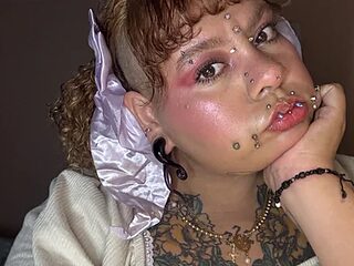 DivineBBWPoison live webcam thumbnail