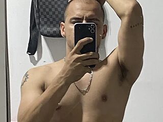 dj_vega10 live webcam thumbnail