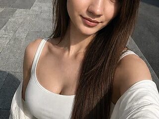 DollAshley live webcam thumbnail
