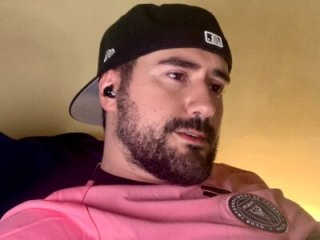 DominantTheo live webcam thumbnail