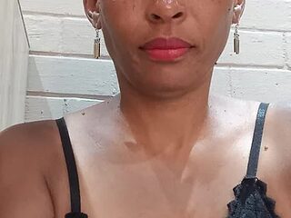 DominiqueLuxe44 live webcam thumbnail