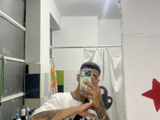 dominic12O live webcam thumbnail