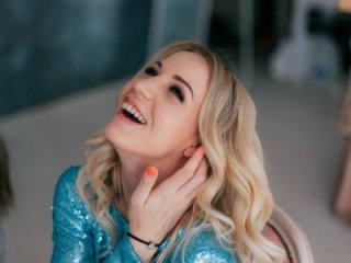 DreamGirl225 live webcam thumbnail
