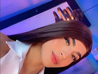 DulceMariia_11 live webcam thumbnail