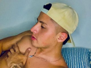 DylanWolf98 live webcam thumbnail