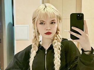 EIanorPuglia live webcam thumbnail