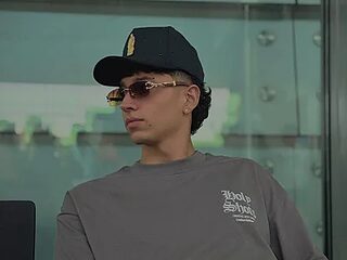 eithan_boy_ live webcam thumbnail