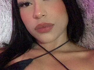 ELodie_19 live webcam thumbnail