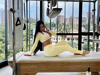 Elara_Luxe live webcam thumbnail