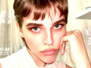 EleneButton live webcam thumbnail