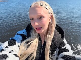 Elfi_InPublic live webcam thumbnail