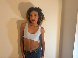 Elianisbigcock live webcam thumbnail
