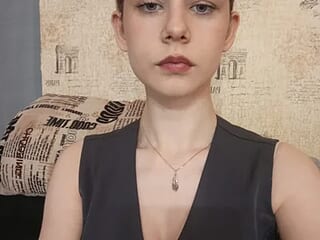 ElinoreHuxman live webcam thumbnail