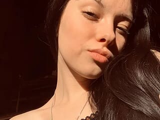 ElizaSins live webcam thumbnail