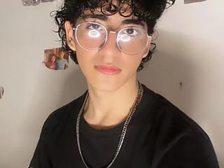 Elliot_23 live webcam thumbnail