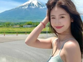 Eloise131499 live webcam thumbnail