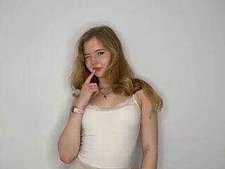 EloiseHooper live webcam thumbnail