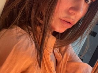 ElwynaBrickell live webcam thumbnail