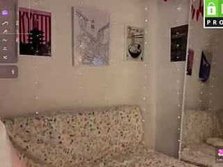 elara_irving live webcam thumbnail