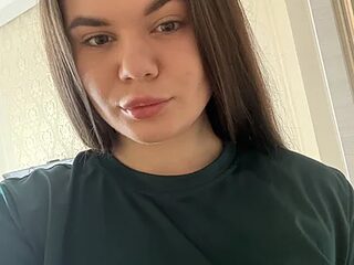 elaracuttie live webcam thumbnail