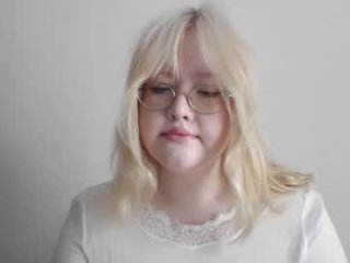 elayne_sweet live webcam thumbnail