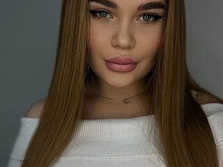 ella_zzz live webcam thumbnail