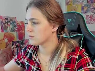 ellabells live webcam thumbnail