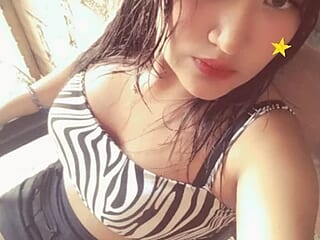 elli_hots_sex live webcam thumbnail
