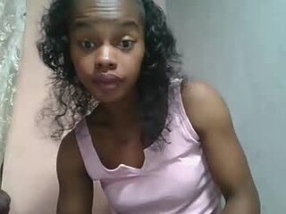 elodie228680 live webcam thumbnail