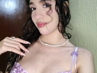 Emily-hottson live webcam thumbnail