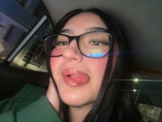 Emily_andrews live webcam thumbnail