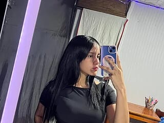 Emily_hotsexy19 live webcam thumbnail