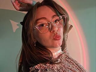 Emily_peachh live webcam thumbnail