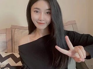 Emma_qiqi live webcam thumbnail