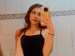 Emmalorez__ live webcam thumbnail