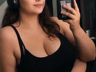EmmieJung live webcam thumbnail