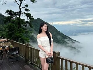 Emy-19 live webcam thumbnail