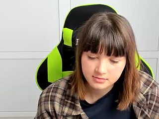 emilli_moon live webcam thumbnail