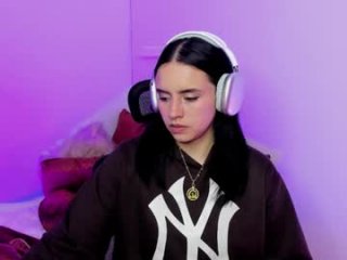 emily_lindey_ live webcam thumbnail