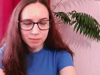 emilyhotflirt live webcam thumbnail