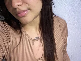 emma_cherryy live webcam thumbnail